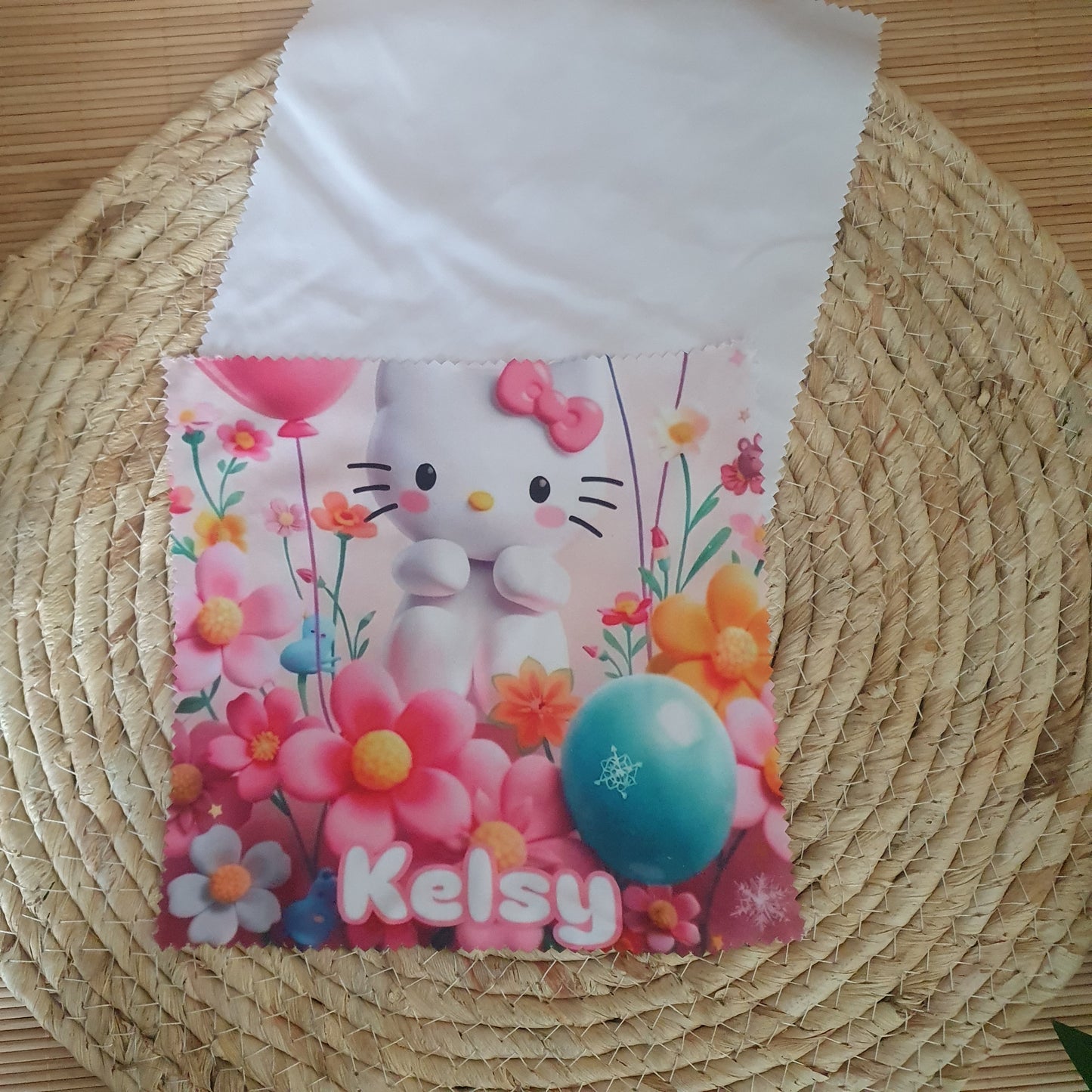 Chiffon à lunettes personnalisé 18x18cm en microfibre polyester avec exemple de motif coloré et prénom.