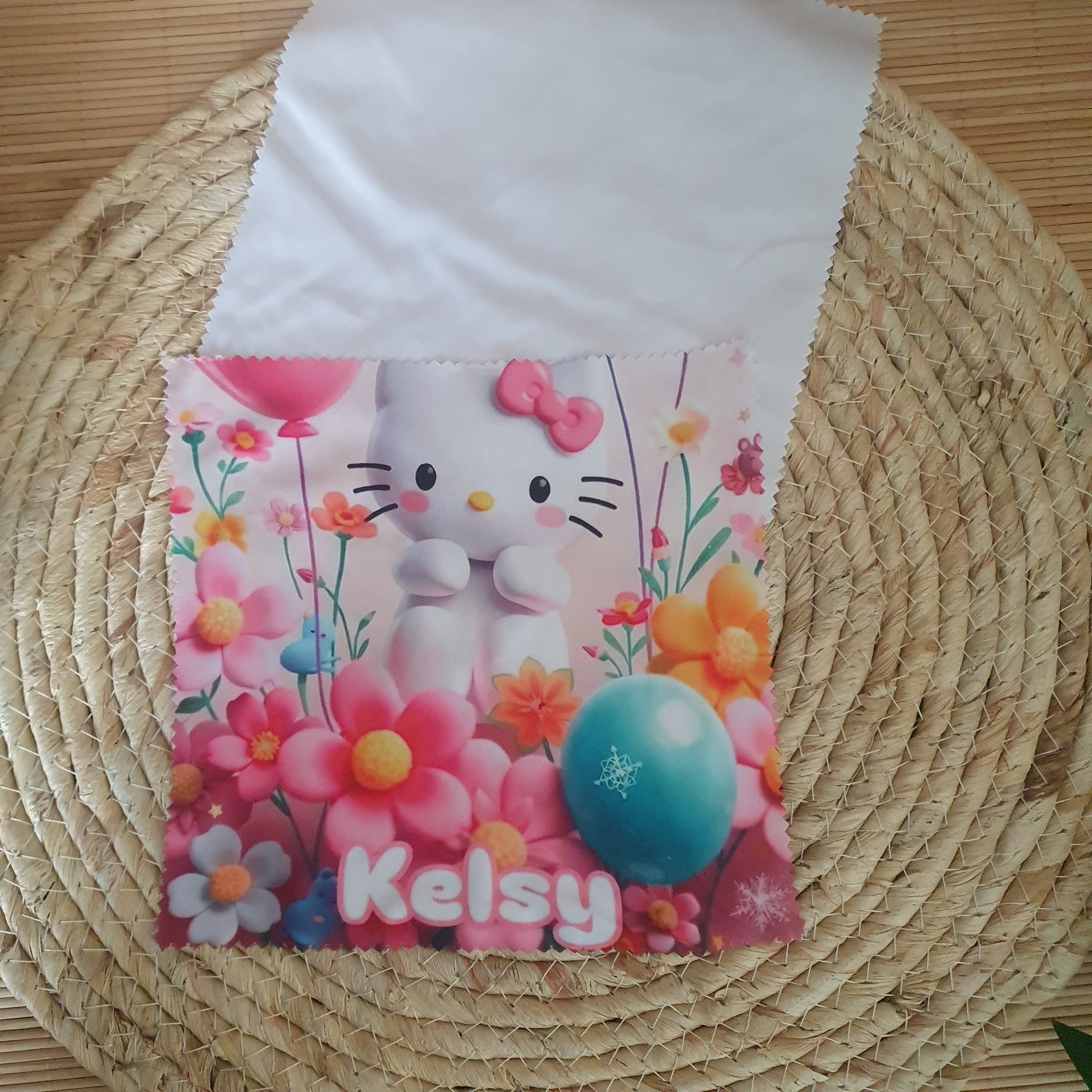 Chiffon à lunettes personnalisé 18x18cm en microfibre polyester avec exemple de motif coloré et prénom.