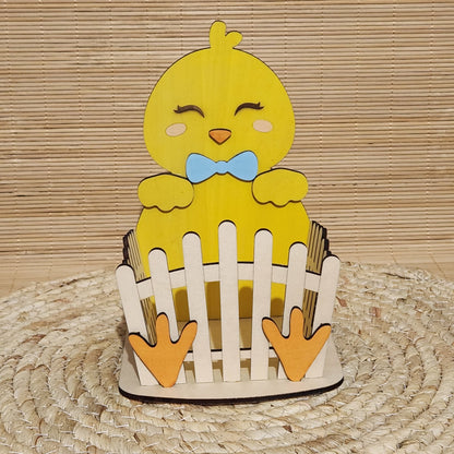 Décoration Pâques poussin bois version garçon pour mettre des chocolats