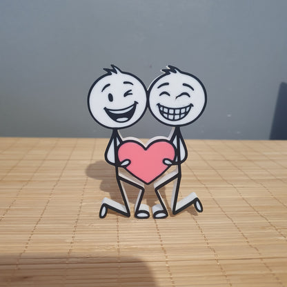 Création 3D de deux hommes stylisés tenant un cœur rose, design épuré et stable.