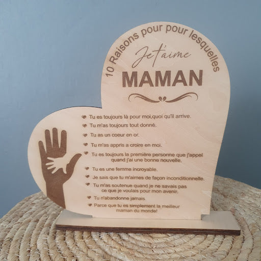 Décoration en bois forme cœur sur socle avec texte Je t'aime Maman et mains gravées pour cadeau individuel