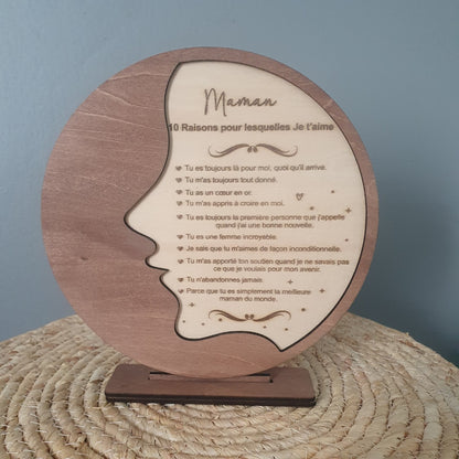 Décoration ronde en bois sur socle avec texte gravé Une Maman