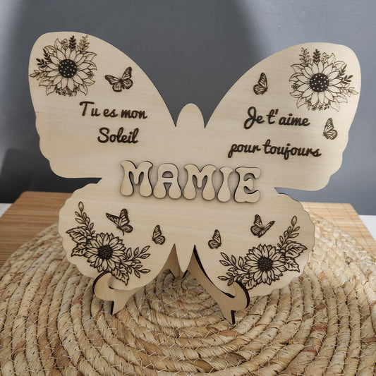 Détail gravure tournesols et papillons sur bois clair