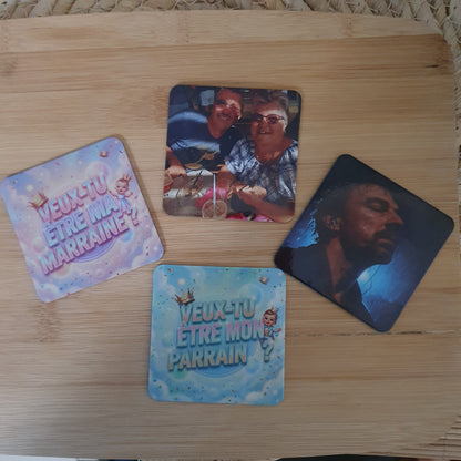 Lot de magnets carrés personnalisés en bois : modèles demande parrain marraine et photos souvenirs finition brillante.