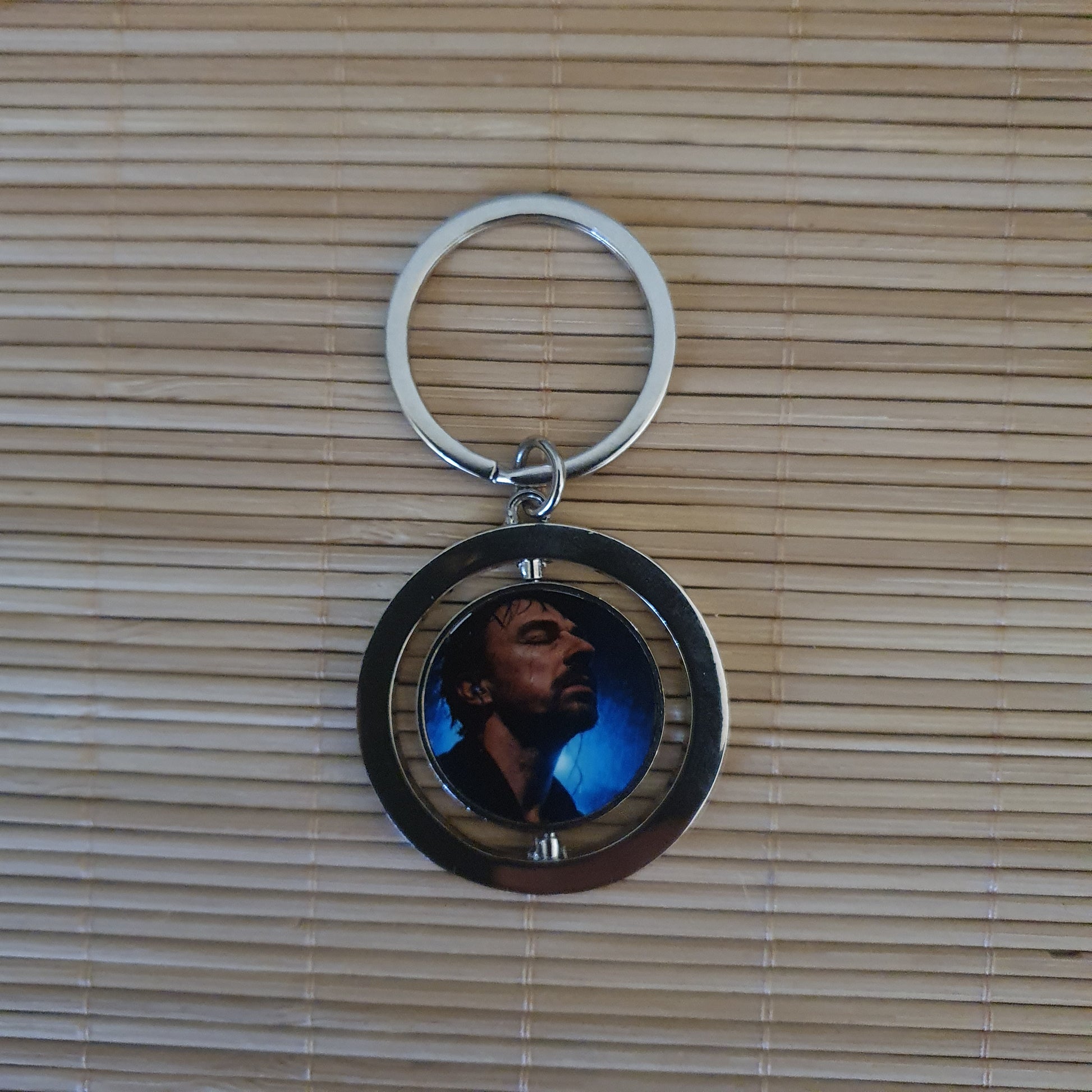 Porte-clés métal rond avec photo qui tourne sur elle-même