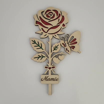 Fleur en bois personnalisée avec prénom gravé au laser, variante rouge passion épaisseur 6mm, fabriqué à Douchy-les-Mines.